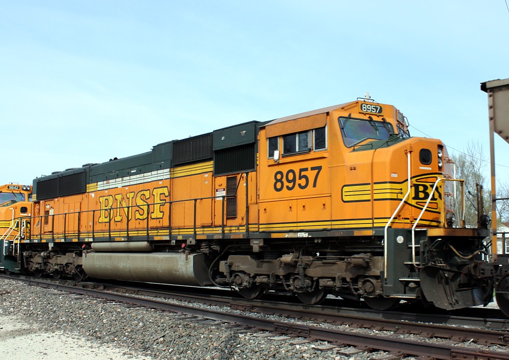 BNSF 8957